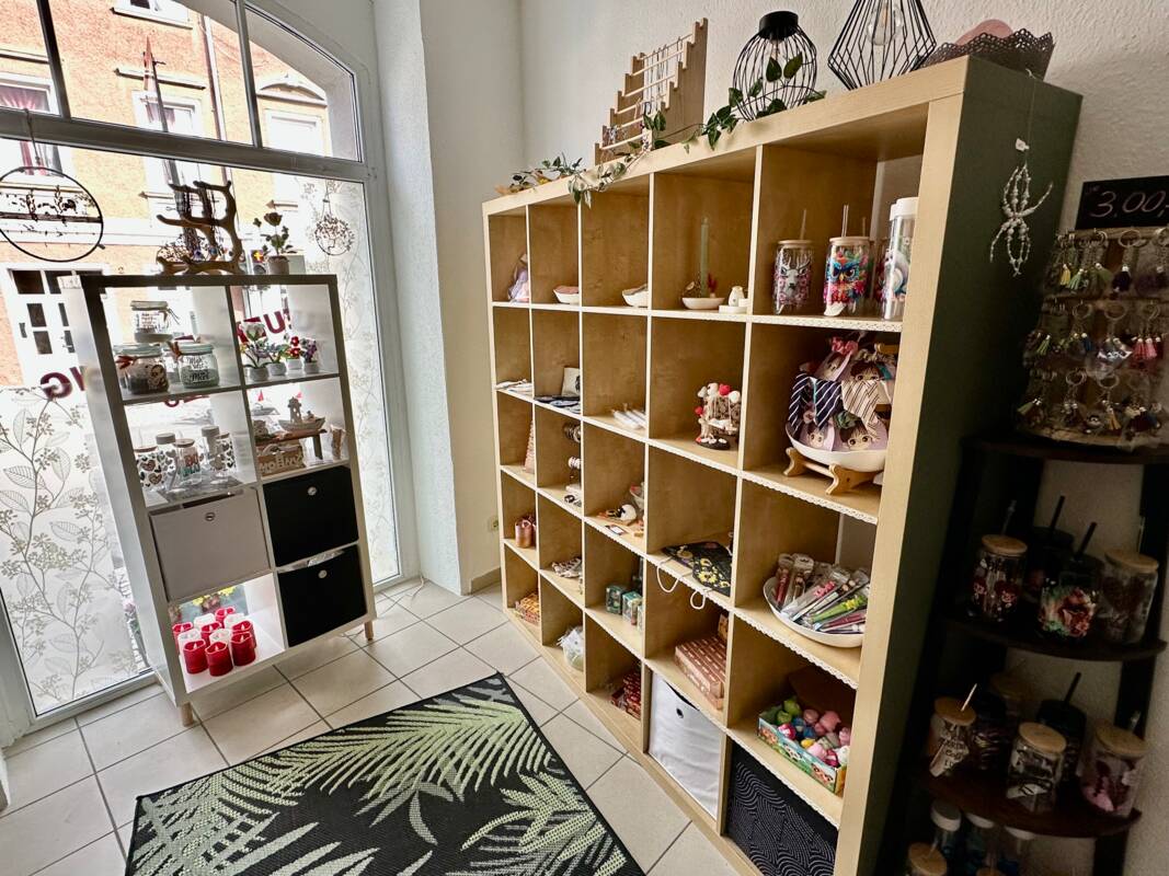 Eröffnung des neuen Cafés LaTaRi am Roßplatz.