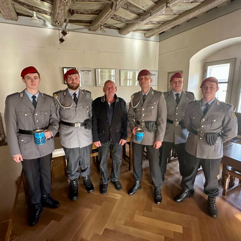Soldaten der Patenkompanie der Stadt Eisenberg zu Gast im Rathaus beim ersten Beigeordneten Jürgen Bielinski.