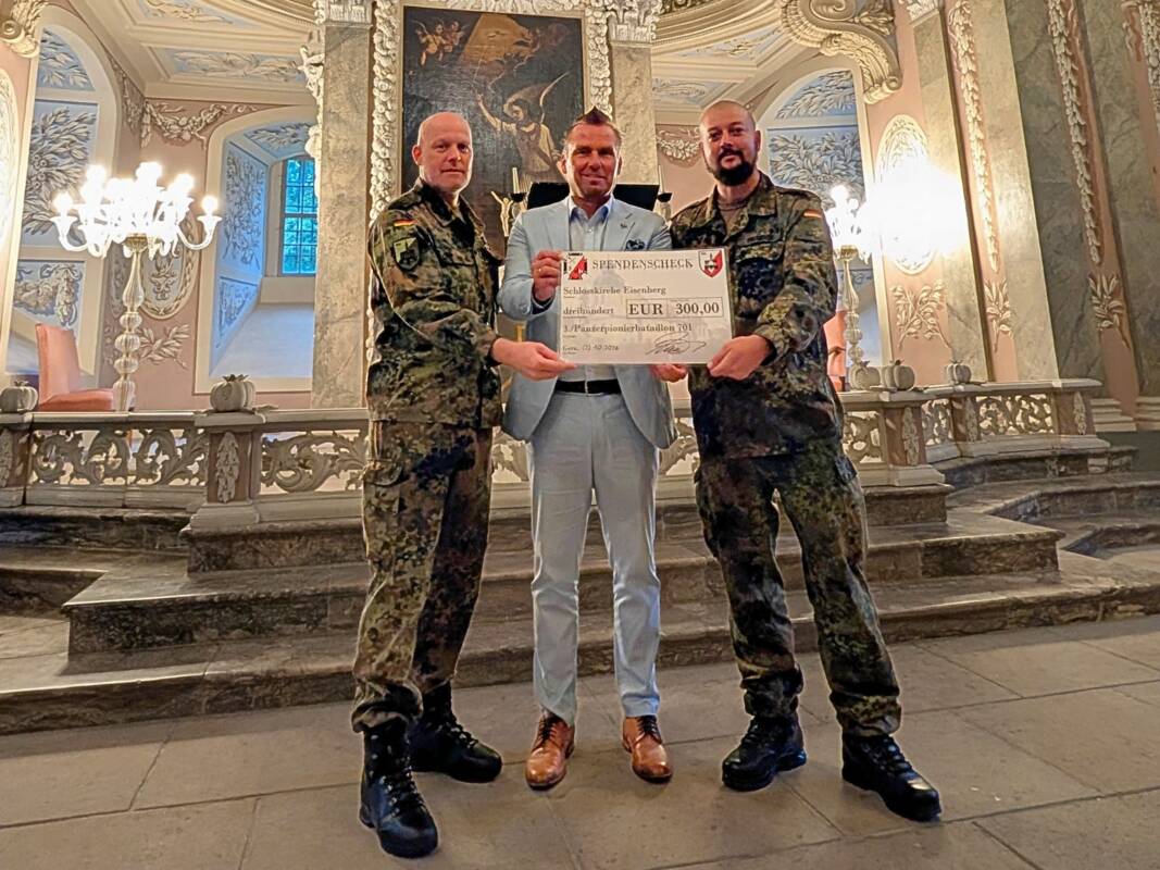 Spendenscheck Benefizkonzert Luftwaffenmusikkorps
