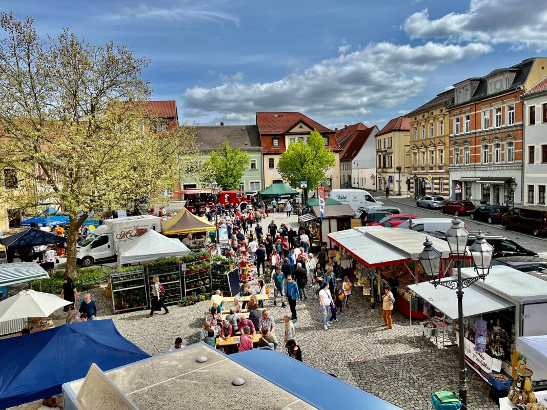 Blick auf den Frühlingsmarkt