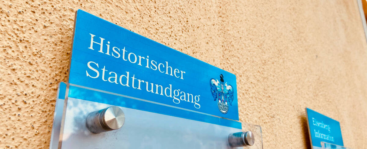 Beschilderung des historischen Stadtrundgangs