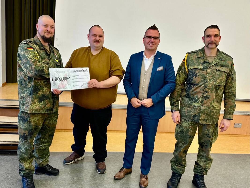Kompaniechef Oliver Prudente, Patrick Schilling von Wasserturm, Bürgermeister Michael Kieslich und der Spieß der Kompanie Ronny Kunze (v.L.n.R.)